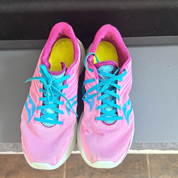 Saucony Kinvara 12 Women's Size 10 Future Pink Rose Running Shoes S10619-26 - Picture 3 of 6